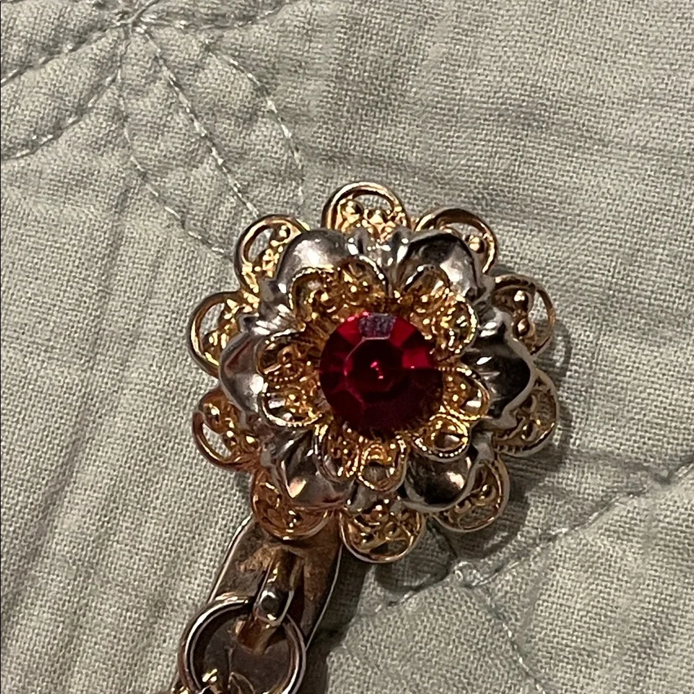 Vtg 50s Gold filigree & Red Gem Clip-On Key Holder - Picture 8 of 12